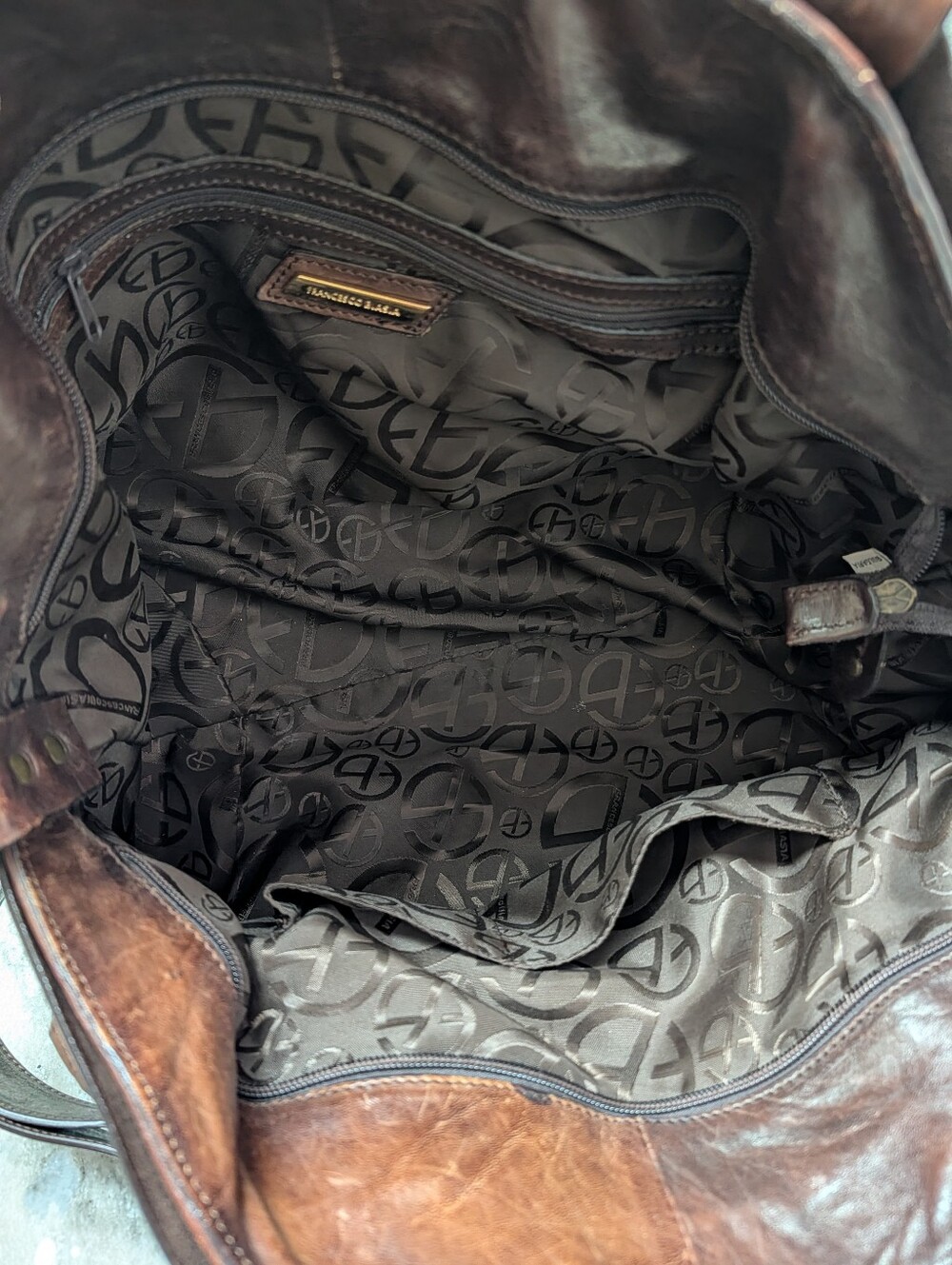 Francesco Biasia Distressed Brown Leather Shoulder Bag with Brass Ring Detail - Picture 8 of 16